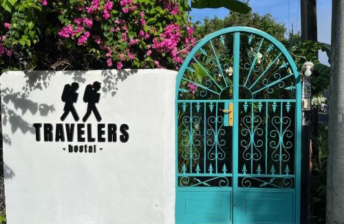Santiago House | Hostal & Café Travelers