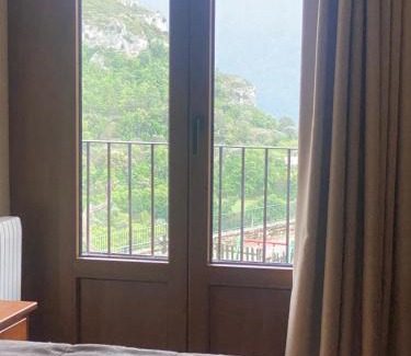 Llimiana House | Hostal Centre Del Montsec