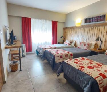 10 de Diciembre Hostel | Hostal El Korú