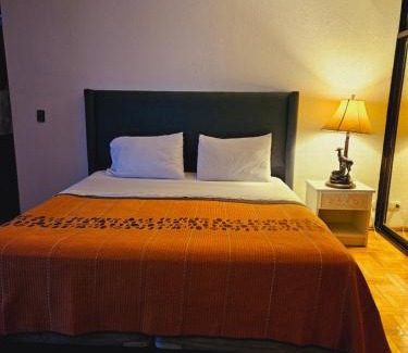 Los Angeles House | HOSTAL MONTESOL