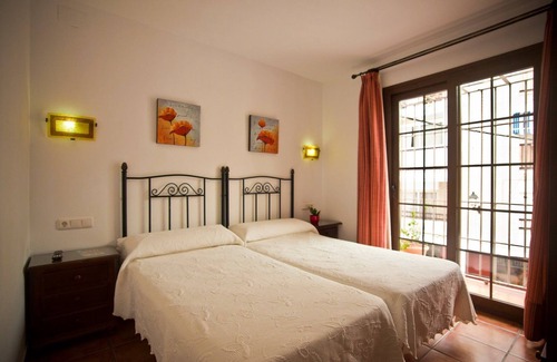 Salobrena Hostel | Hostal Palomares