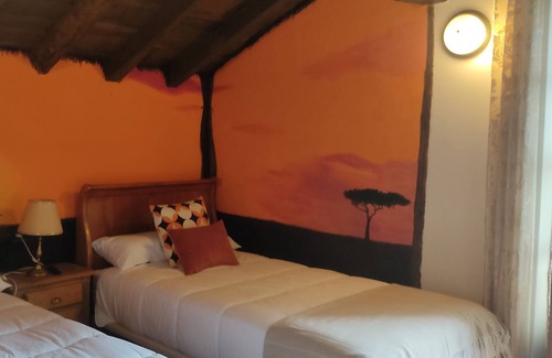Ituren Apartment | Hostel Mendaurpe. H 5. Room with bathroom. Nature and relaxation