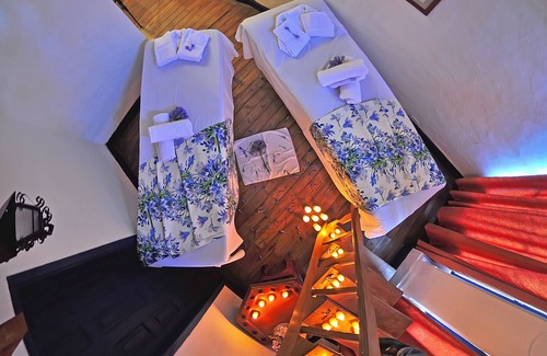 San Juan de Iluman Hotel | Hosteria Hacienda Pinsaqui