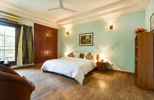 Kailash Colony Apartment | Hostie Aarna - 4BHK Independent Apartment at Kailash Colony, South Delhi