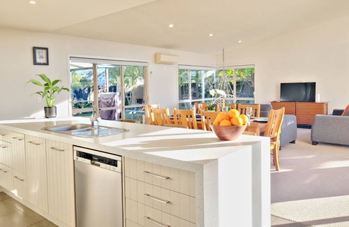 Whitianga House | Hosts on the Coast Sunny Serenity on Heritage