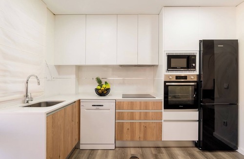 Ermesinde Apartment | HostWise - Spacious and Stylish Flat with Garage