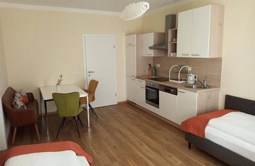 Elisabeth-Vorstadt Bed & Breakfast | HOT DEAL Quadruple room non refundable rate - Adlerhof, Pension
