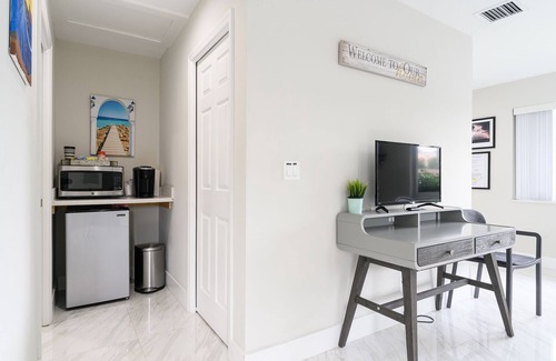 Lighthouse Point Apartment | Hot Spa - Super Clean - 8 M Drive to Beach, Restaurants, Nightlife