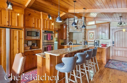 Piney House | Hot Springs Lakeside Bar, Fire Pit, 3 King Beds, 3.5 Baths, Bunk room