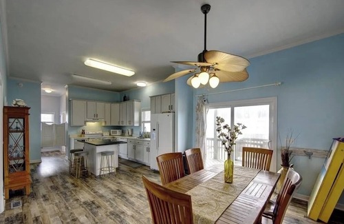 Hatteras House | Hot Tub/5 BR/4.5 Bath/Steps to the beach
