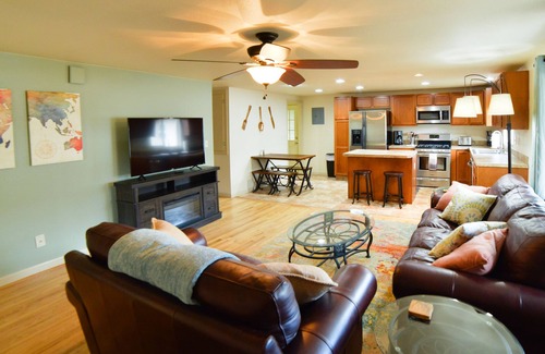 Central Colorado Springs House | Hot Tub-9 min to downtown-King Bed