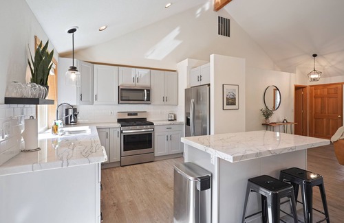 Southwest Bend House | Hot Tub, AC, Beautiful, Fully Fenced Yard, Close to Everything!