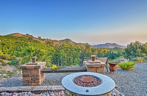 Rainbow CDP House | Hot Tub and Balcony Rainbow Retreat Near Wineries!