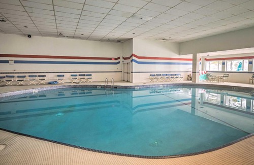 Pocono Mountain Lake House | Hot Tub and Deck Pet-Friendly Poconos Getaway!