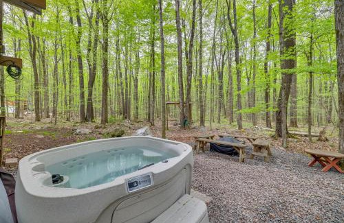 Thornhurst House | Hot Tub and Resort Amenities Pocono Lake Retreat!