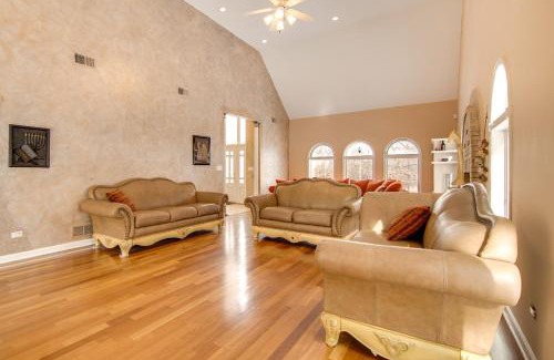 Hoffman Estates Villa | Hot Tub and Sauna Hoffman Estates Villa in Elgin!