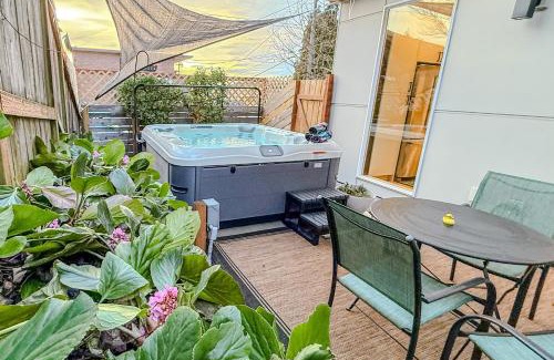 North Beacon Hill Apartment | Hot Tub - Best Views - Near Stadiums!