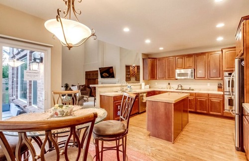 Centennial House | Hot-Tub | Close to Denver | Garage & Fire Pit