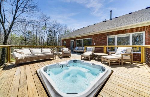 Buechel House | Hot Tub, Deck and Fire Pit Chic Louisville Home!