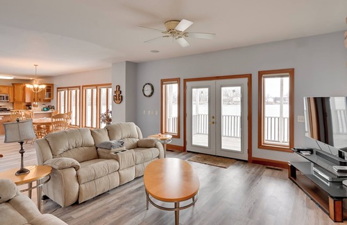 Hamilton House | Hot Tub & Dock: Waterfront Lake Hamilton Home