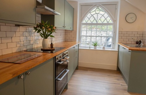 Llangollen House | Hot Tub Escape Stunning Scenery Large 4BR Home