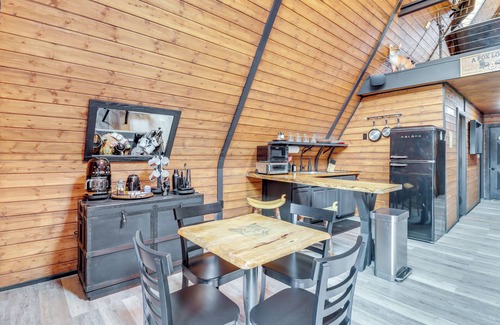Mount Pocahontas Cabin | Hot Tub & Fire Pits: Albrightsville A-Frame Cabin