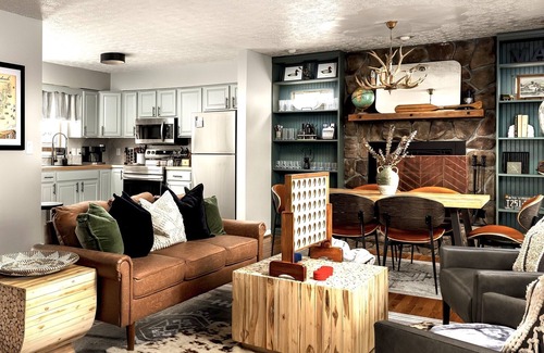 Shenandoah Cabin | Hot tub, fire pit, BBQ, dogs friendly, National Park, Luray caverns, Massanutten