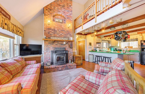 Springfield House | Hot Tub, Fire Pit & Grill: Remote Springfield Home