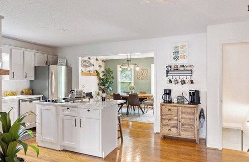 Elkin Cottage | Hot Tub - Fire Pit - Private Retreat - Near 20+ Wineries - Hiking/Biking Trails