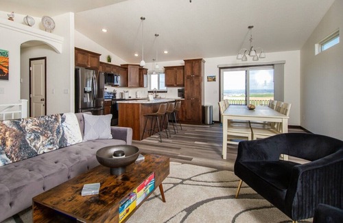 Rapid Valley House | ⁑Hot Tub⁑Fire Pits⁑Great Views⁑New Construction⁑