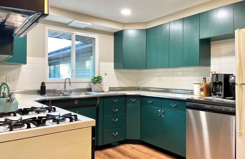 South Bend House | HOT TUB | Game Room | Indoor Playground| Sleep 16