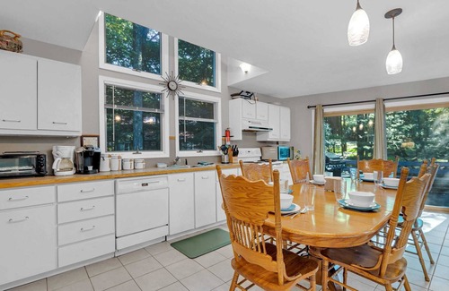 Lake Harmony House | Hot Tub|Game Room|Dog Friendly|Fire Pit|Mins>JFBB