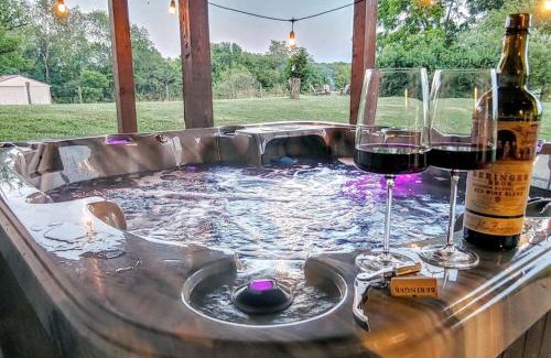 Lakeview House | Hot Tub - Home Gym - Fire Pit - Game Room - Private Footpath to Winery