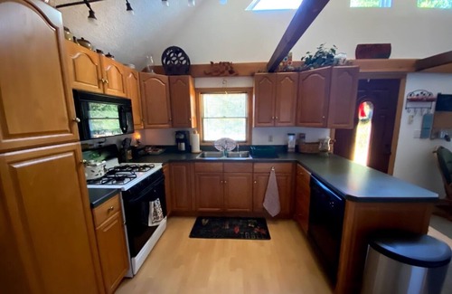 Briar Crest Woods House | HOT TUB*HUGE GAME ROOM*FIRE PIT*LAKE*BEACH* CENTRAL AIR