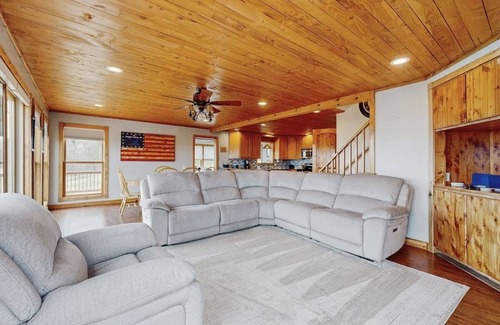 Bristol Hills House | Hot Tub. Lake Views. Wine Country & Golf. Your Canandaigua Escape Awaits!