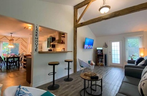 Plympton-Wyoming Cottage | Hot tub, Lakeside, Cozy Charm!