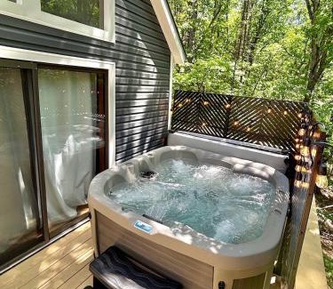 Basye Ski Chalet | Hot Tub Luxe Retreat Game Room Lake Bryce