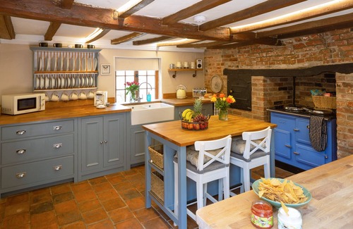 Walsham-le-Willows Cottage | Hot tub, masseuse, private chef, pizza oven, fire place and dog friendly