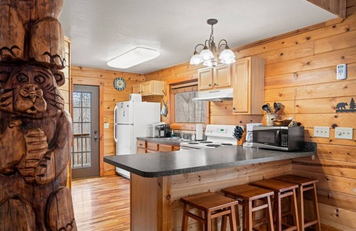 Stanton Apartment | Hot Tub, No Pet Fee, Prime Location - Beary Cozy
