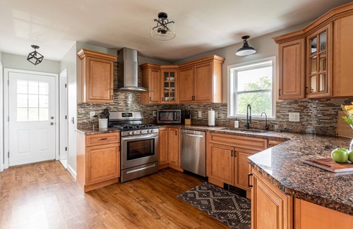 Kerhonkson Cabin | Hot Tub Open | Fireplace | Fire Pit | Game Room