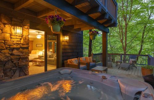 Cheshire House | HOT TUB & PET-FRIENDLY Cabin in Cheshire Village
