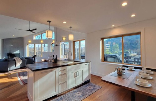 Ashland House | Hot tub | Sauna |Firepit |Sleeps 6!