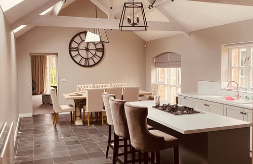Barnetby House | Hot Tub & Sauna Retreat In Rural Countryside