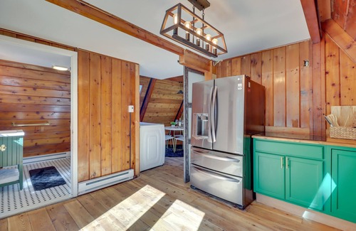 East Stroudsburg Cabin | Hot Tub & Sauna: Secluded Pocono Getaway!