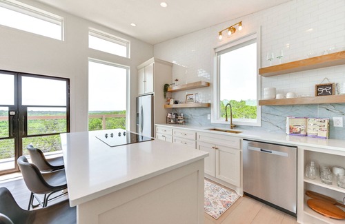 Valley Mills Cottage | Hot Tub & Valley Views: Hidden Gem in Texas