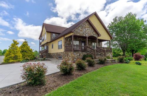 Mars Hill House | Hot Tub, Views & Game Room - 20 min to Downtown Asheville!