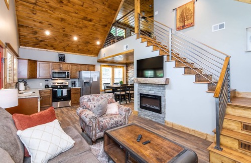 Campton Cabin | Hot Tub, WiFi, Adventure - New Family Cabin - Angel's View - Red River Gorge, Kentucky!
