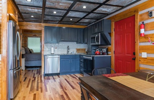 Campton Apartment | Hot Tub & WiFi - Big Boulder - Red River Gorge, KY