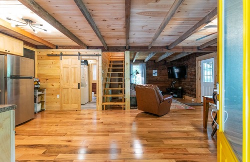 Stanton Cabin | Hot Tub, WiFi & Pet-Friendly - Secluded Family Getaway - Pilot Point - Red River Gorge, Kentucky!