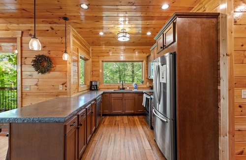 Rogers Cabin | Hot Tub & WiFi - Sky Pointe - LUX cabin w/views in Red River Gorge, Kentucky!